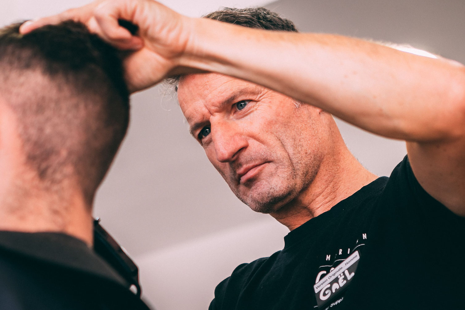 Gael, coiffeur barbier chez Version Originale Lorient